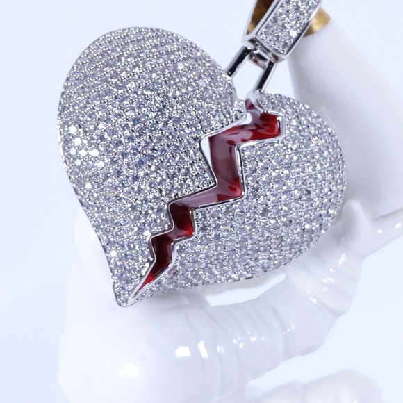 Icy Broken Heart + 18" Rope Chain - Picture 5 of 6